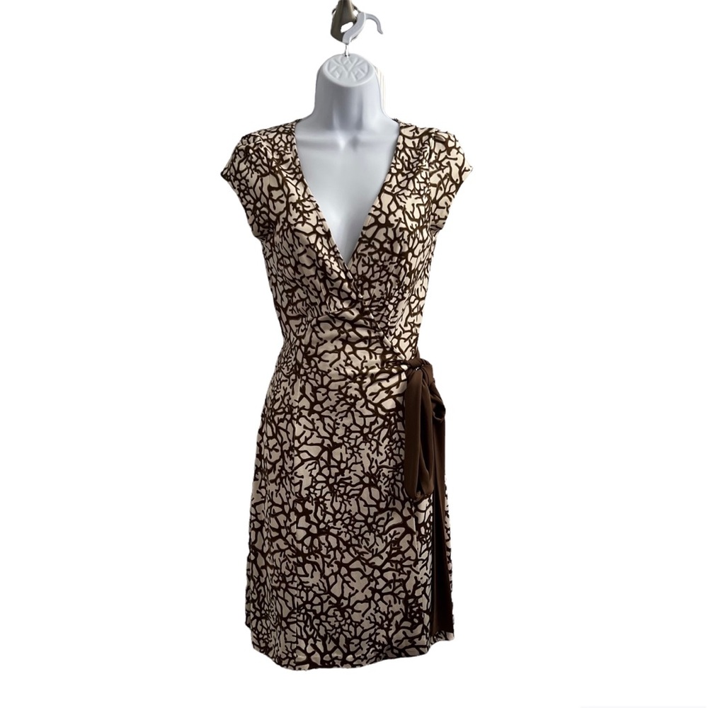 Diane Von Furstenberg Vintage 100% Silk Wrap Around Dress Stunning Beige Brown